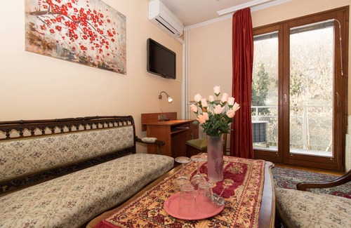 Castle Hill Bed & Breakfast | Budavar Bed and Breakfast