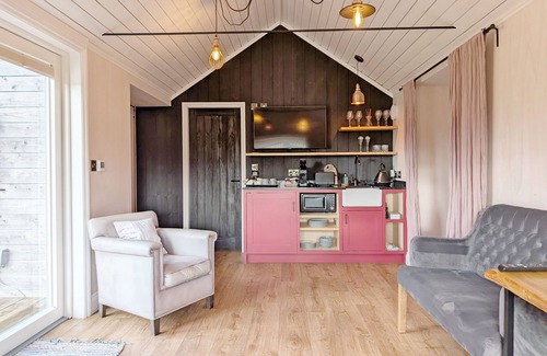 East Ashling Cottage | Budburst - Ashling Park - sleeps 4 guests in 2 bedrooms