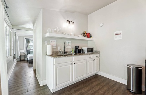 Midwest City Apartment | Budget 2BR | Near Tinker AFB | $1800/month #L2 | Full Kitchen