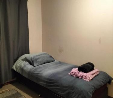 Clayton House | Budget Clayton Homestay