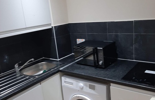 Thamesmead East Ski Chalet | Budget Ensuite Room in Thamesmead