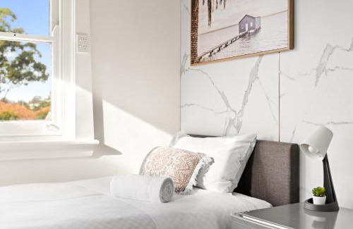Padstow House | Budget-Friendly Comfort - Private Single Room in Padstow - Shared Bathroom