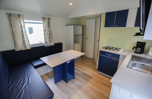 Terwolde House | Budget-friendly mobile home for 4 people, simply furnished.