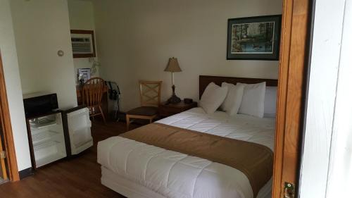 Detroit Lakes Hotel | Budget Host Inn