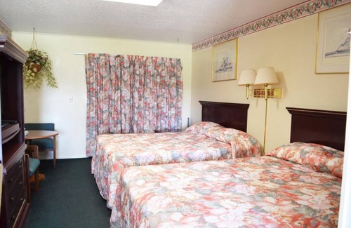 Fairmont Hotel | Budget Inn/2 Queen Bed Non-Smoking