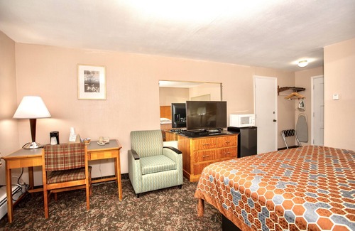 Bayberry Hotel | Budget Inn - Syracuse Airport