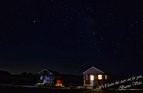Evant Cabin | Buena Vista Wildlife Safari- Blue Wildebeest Cabin