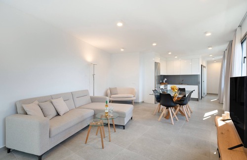 Buen Paso Ski Chalet | 'Buena - Vista' with sea views, private pool and Wi-Fi