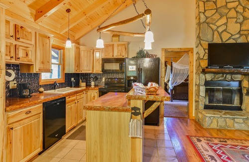 Clyde Cabin | 🦬 Buffalo Bungalow.Couples Only: sauna, massage table & much more!