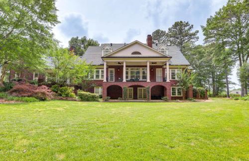 Buford House | Buford Mansion with Pool about 14 Mi to Lake Lanier