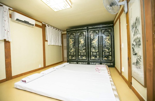 Gahoe-dong House | Bukchonmaru Hanok Guesthouse