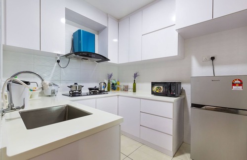 Bukit Indah Apartment | [Bukit Indah] Aeon Jusco Near Tuas Wifi 4-5 Pax