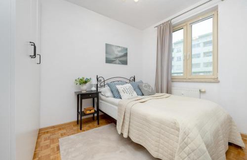 Mokotow Apartment | Bukowińska Apartment with Balcony and Parking and Swimming Pool by Noclegi Renters