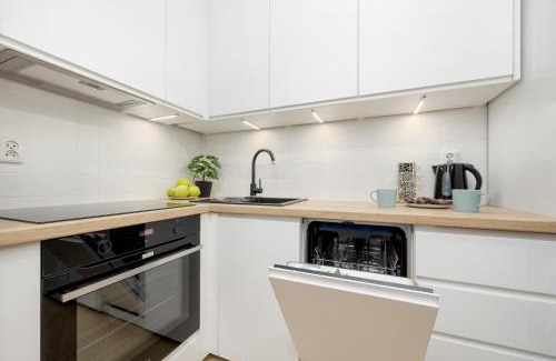 Mokotow Apartment | Bukowińska Apartment with Balcony and Parking and Swimming Pool by Noclegi Renters