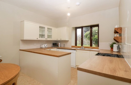 Mortimers Cross Cottage | BULLFINCH COTTAGE, pet friendly, with open fire in Kingsland