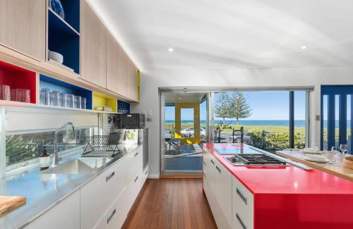 Bulli House | 'Bulli Escape' Bright Beachfront Stay & Scenic Views