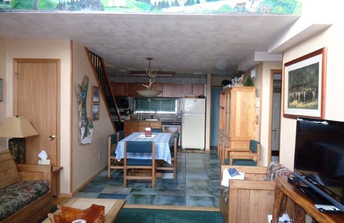 Seven Springs Condo | Bullwinkles Condo - Top of the Mountain, Ski-In/Ski-Out -Sauna and Hot Tub