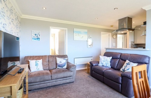 Corton House | BUNGALOW 14, pet friendly, with pool in Corton