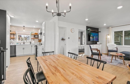 West Central House | Bungalow 29 Chic Mins To Dwntwn Pet Friendly