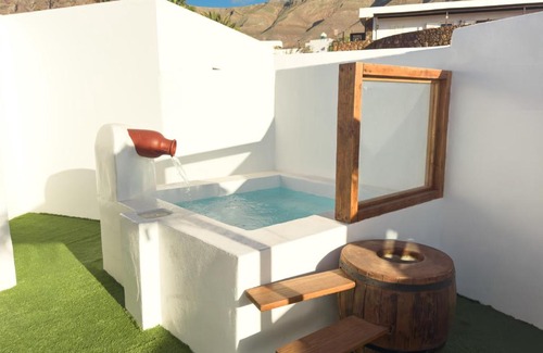 Urbanizacion Famara House | Bungalow Ahul Famara con pequeña piscina