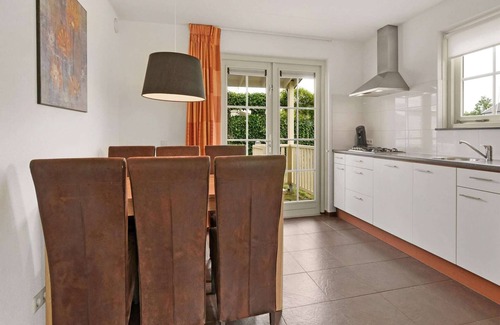 Municipality of Nissewaard House | Bungalow by Water near Rotterdam