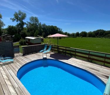 Saint-Pardoux House | Bungalow charmant à Saint-Pardoux avec piscine partagée