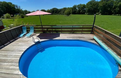 Saint-Pardoux House | Bungalow charmant à Saint-Pardoux avec piscine partagée