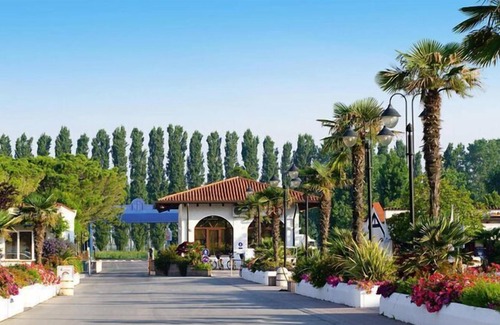 Duna Verde House | Bungalow in Caorle with garden furniture