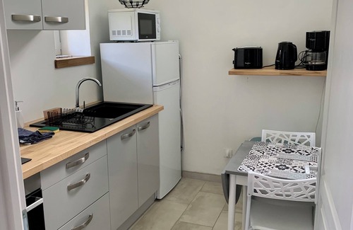 Gourdon House | Bungalow in Gourdon between Sarlat and Rocamadour, pkg, lake 4km away
