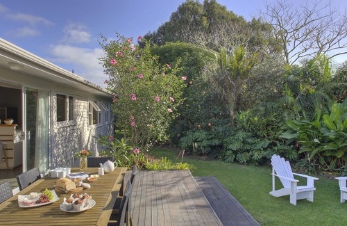 Pataua Cottage | Bungalow in Paradise - Tahi