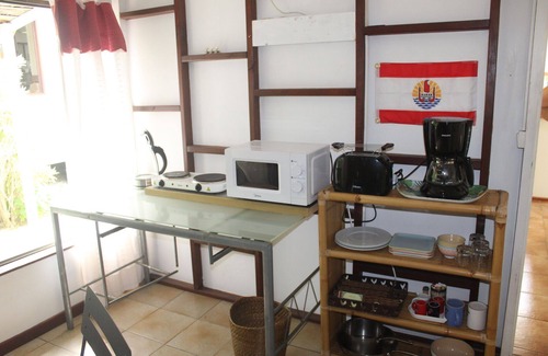 Temae House | Bungalow in shared garden with house, seafront and private beach.