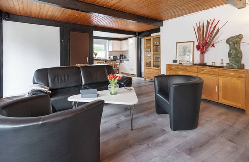 Schellbronn House | Bungalow 'Nordschwarzwald' with Private Terrace, Private Garden and Wi-Fi