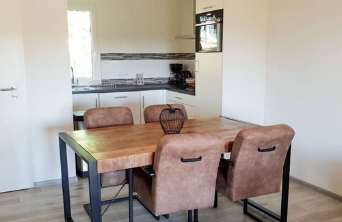 Mauroux House | Bungalow with a terrace on a hill in Dordogne