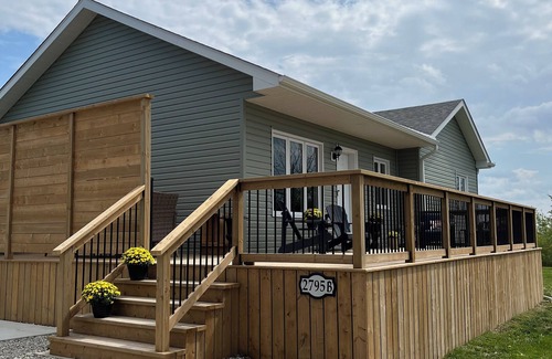 Springwater House | Bungalow with country views, lots of space inside and out. Pet friendly.