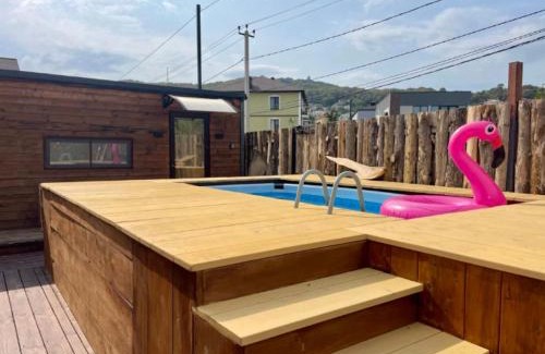 Arklow Other | Bungalow with pool