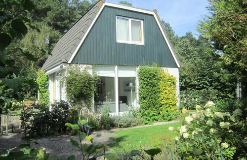 Egmond-Binnen Resort | Bungalows – Bungalowpark Mooyeveld – Uniek gelegen in de duinen!