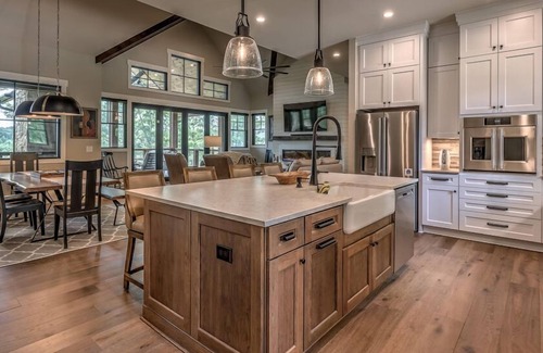 Mineral Bluff Cabin | Bunker Down - Old Toccoa Farm Golf Course | Toccoa River | Hot Tub | Pool Table
