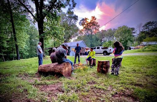 Independence House | BunkHouse Camp Sardis Lake - Deer Camp