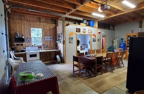 Crawfordsville Cabin | Bunkhouse Dry Cabin Farm Rustic private secure