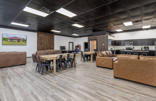 Lebanon House | Bunkhouse Near Bennett Springs State Park