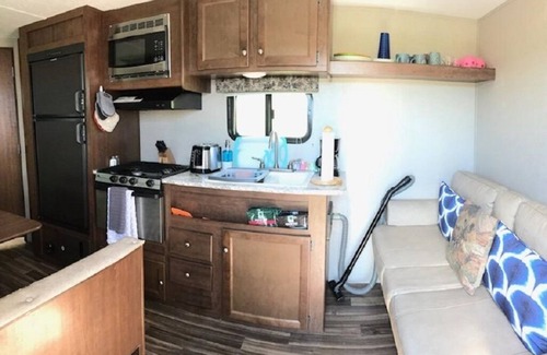Babb House | BUNKHOUSE RV - MOUNTAIN VIEWS ON A BUDGET & MINUTES TO GLACIER EAST ENTRANCE