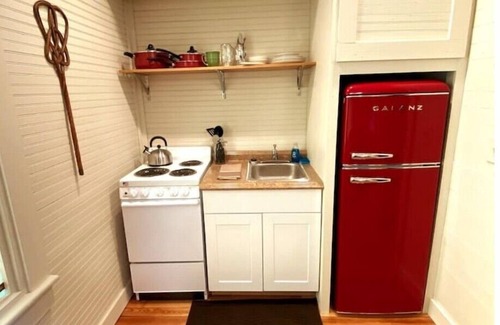 Jacksonville Cabin | Bunkhouse Seventy-Four - Cute, quaint and just minutes from Jacksonville, ILn