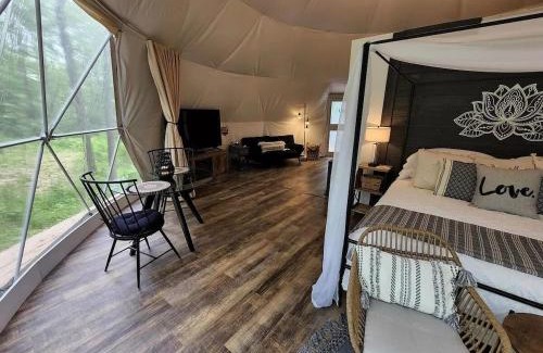 Carbon Hill House | Bunny Bungalow Romantic Getaway in a Spacious Geodome