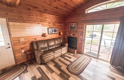 Chief Lake Resort | Bur Oak Cabin- Cabin on the Chippewa Flowage within a Resort