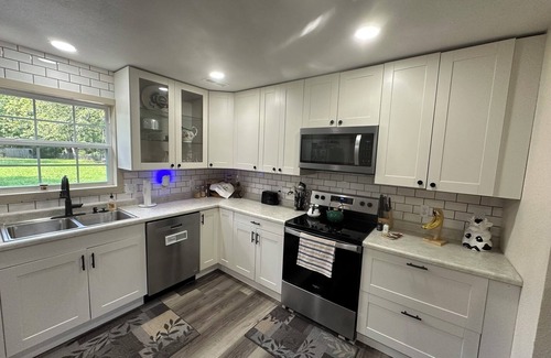 Houston House | Burchtree Retreat featuring 3 Bedroom Home in Houston MO