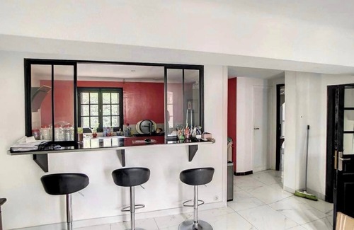 Auxerre House | Burgundy Historic center Auxerre, mixed design/antique furniture, super luxury