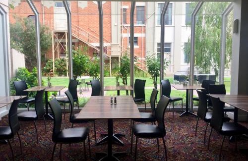 Yarrawonga Hotel | Burkes Hotel Motel
