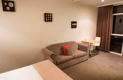 Yarrawonga Hotel | Burkes Hotel Motel