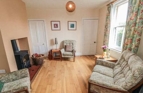 Fylingthorpe Cottage | BURNSIDE, family friendly, with open fire in Robin Hood’s Bay