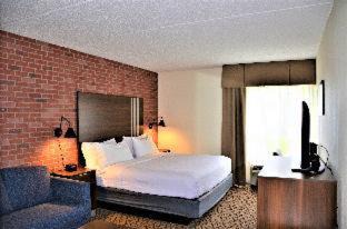 New Hartford Hotel | Burrstone Inn, an Ascend Collection Hotel